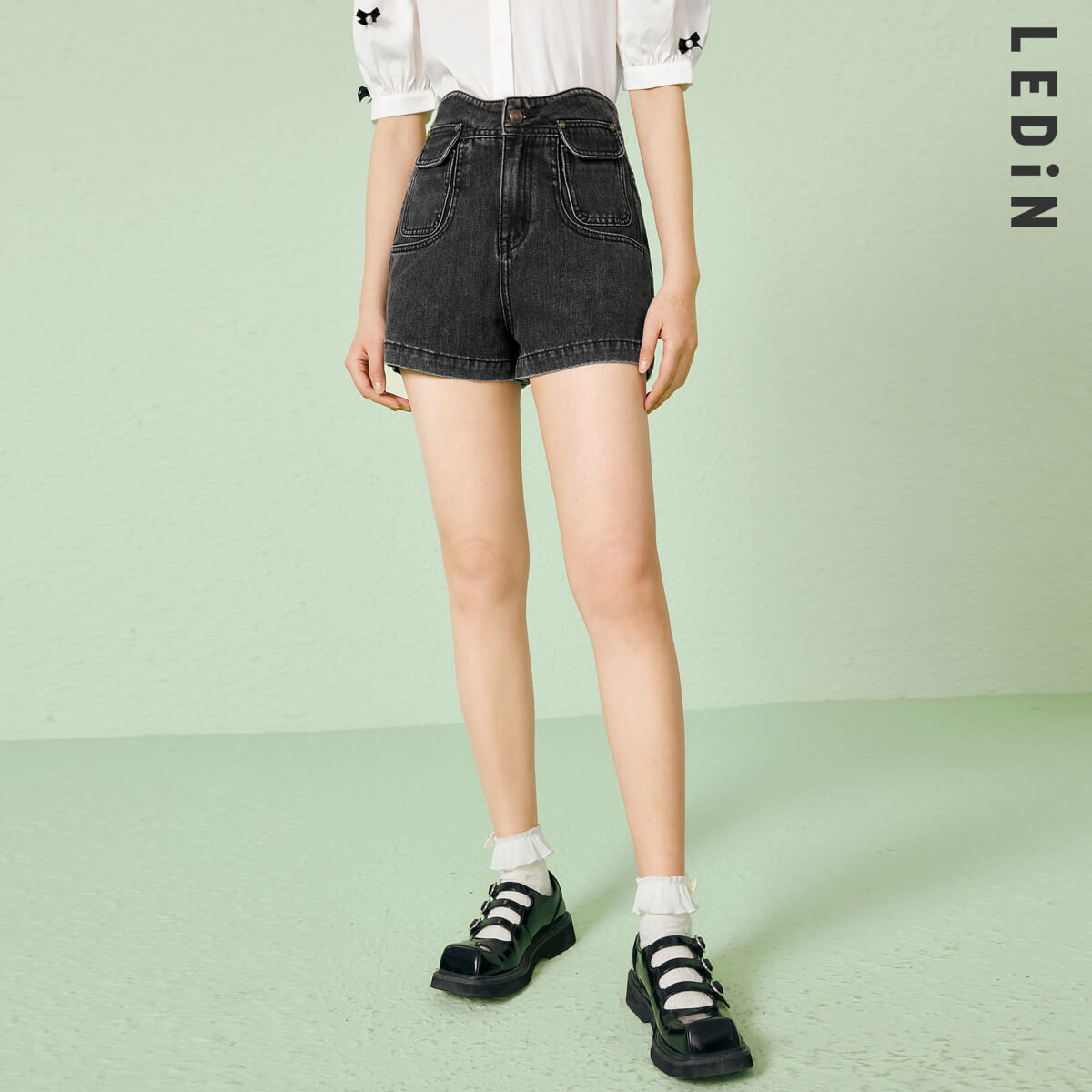 กางเกงยีนส์ผู้หญิงทรงตรงฤดูใบไม้ผลิปี 2021 กางเกงยีนส์ผู้หญิงลายดอกไม้เด็กใหม่ทรงหลวม